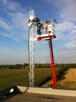 Traversenmast, freitragend oder zur Befestigung an Gebäudewänden, 3 m